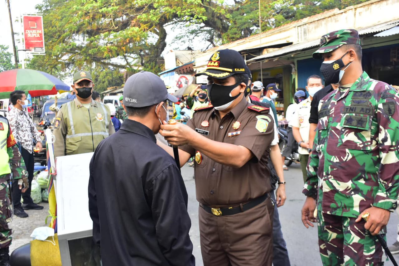 PPKM Darurat, Dandim 0808/Blitar Bersama Forkopimda Kabupaten Blitar Sidak ke Pasar