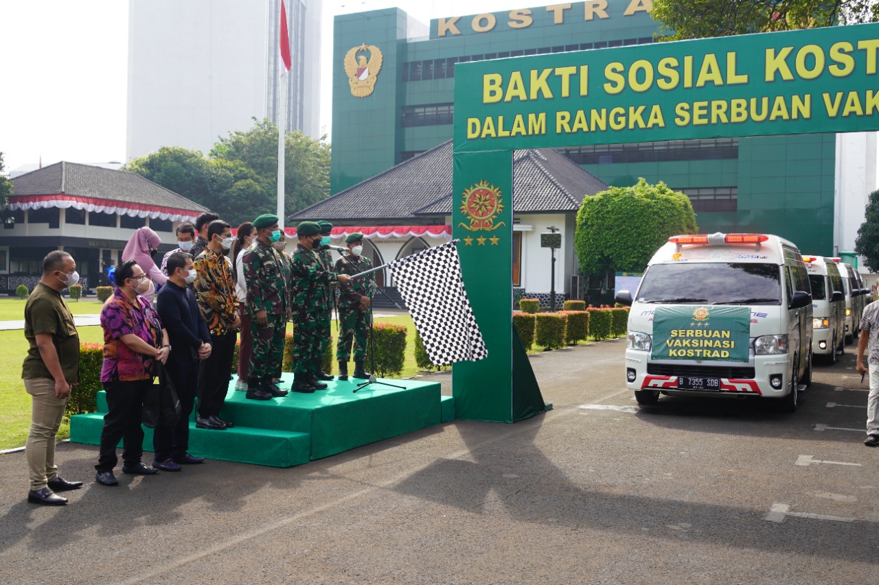 Pangkostrad Pimpin Pemberangkatan Mobil Vaksin Fast Lab Dalam Rangka Serbuan Vaksinasi COVID-19 DI Satjar Kostrad