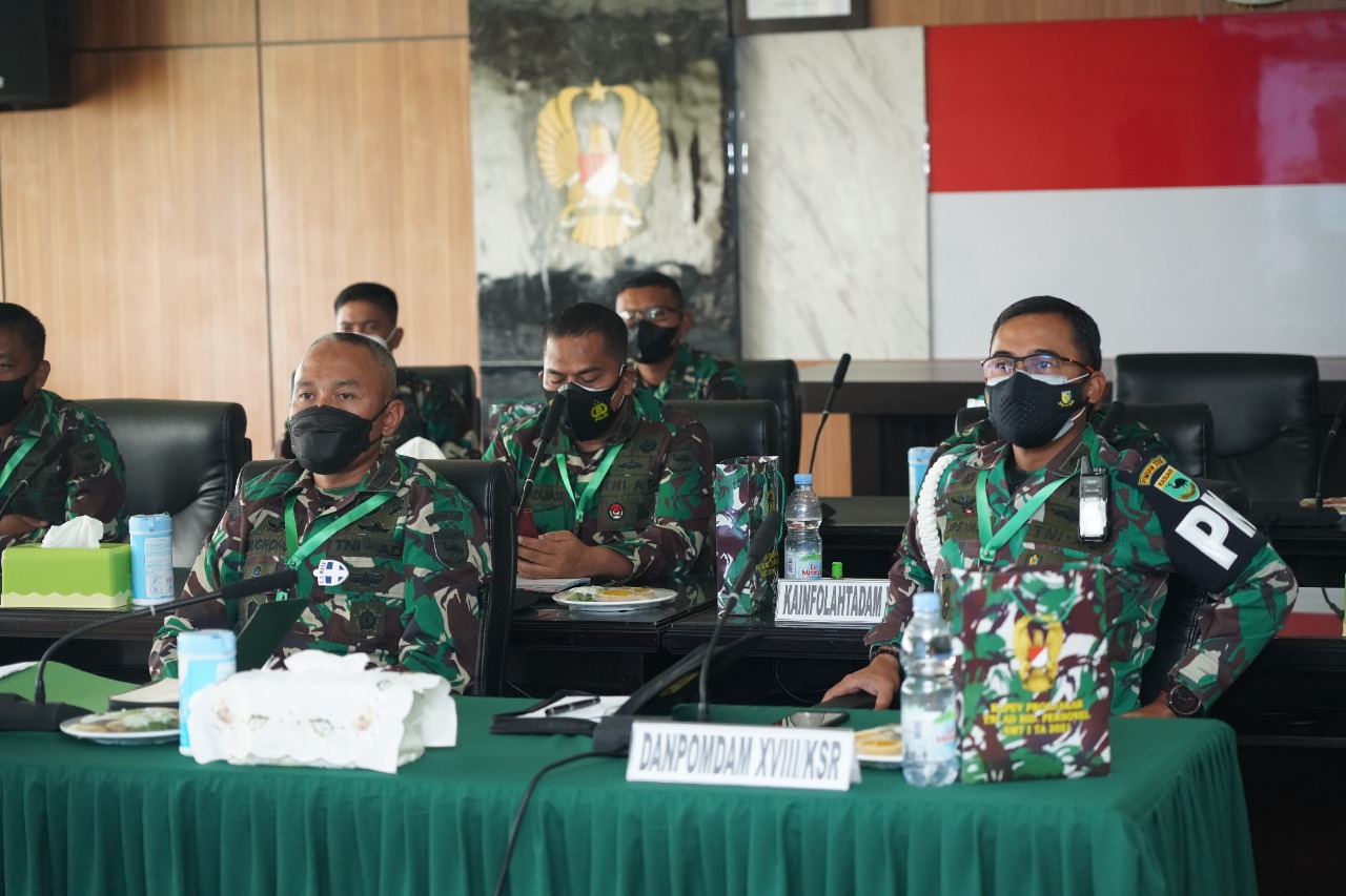 Kodam XVIII/Kasuari Ikuti Rapat Evaluasi Pelaksanaan Progjagar TNI AD Bidang Personel Semester I 2021 Secara Virtual