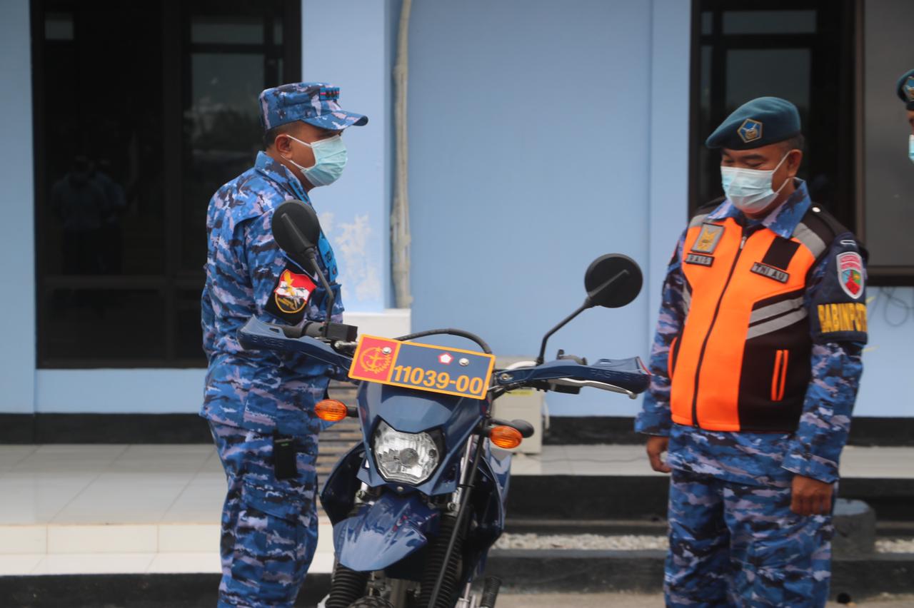 Danlanud Raden Sadjad Serahkan 1 Unit Sepeda Motor Dinas Baru Kepada Babinpotdirga