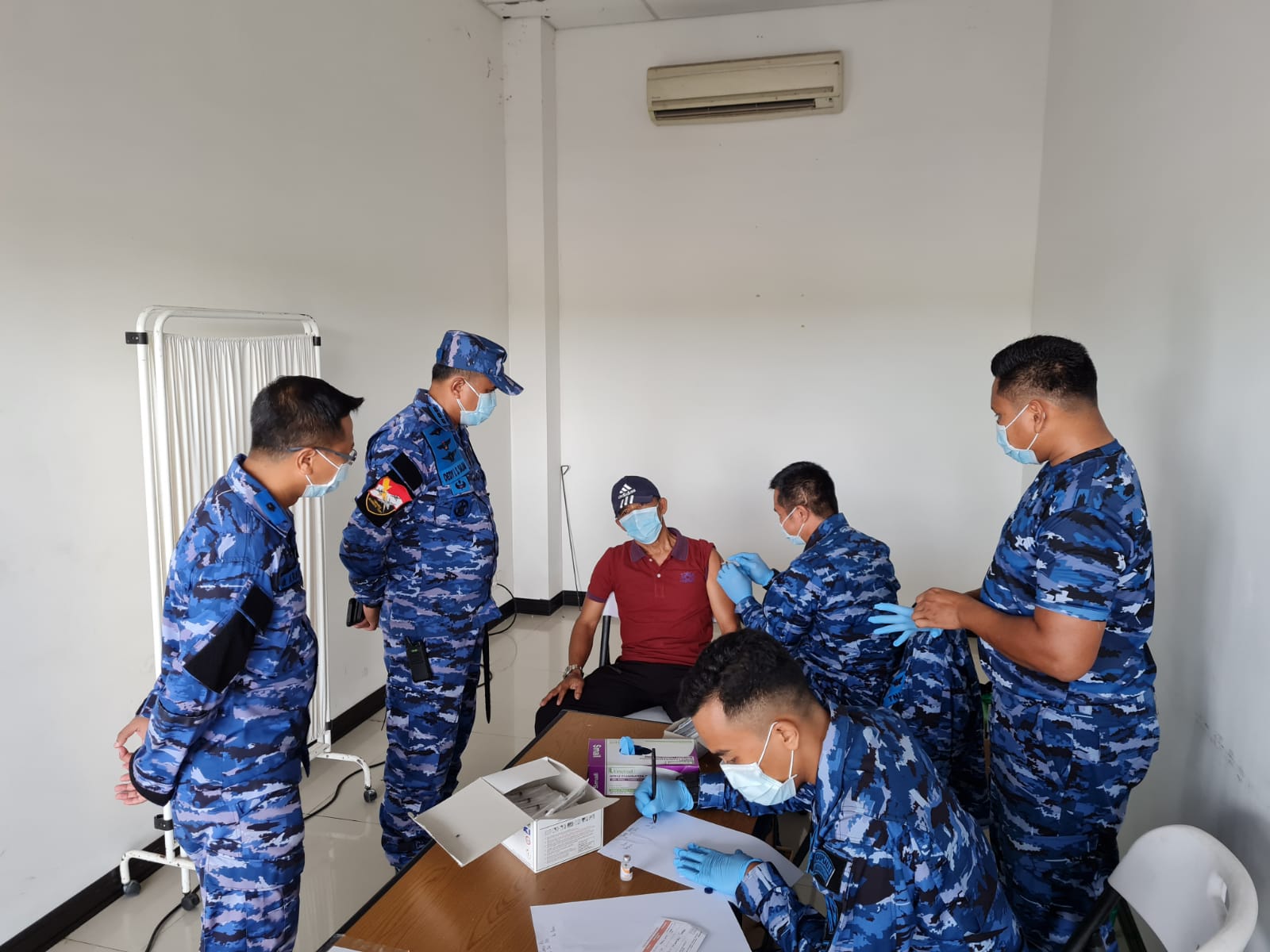 Danlanud RSA Gelar Serbuan Serentak Vaksin Nasional TNI-Polri Massal di Bandara Raden Sadjad Natuna