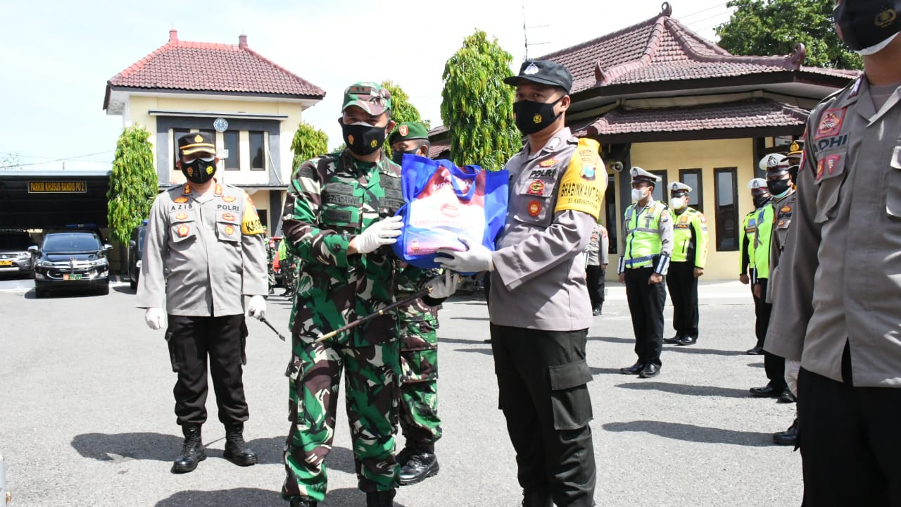 Dandim 0802/Ponorogo Hadiri Apel Penyerahan Bantuan PPKM Darurat dari Pemerintah Kepada TNI – Polri