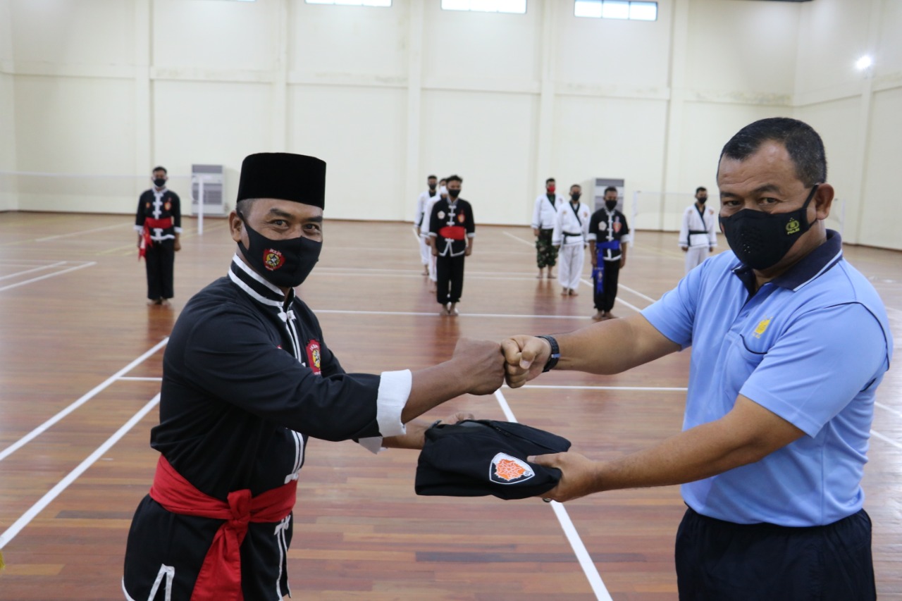 Panglima Koopsau III Dikukuhkan Sebagai Pelindung Ikatan Keluarga Silat Putra Indonesia Kera Sakti Kabupaten Biak Numfor