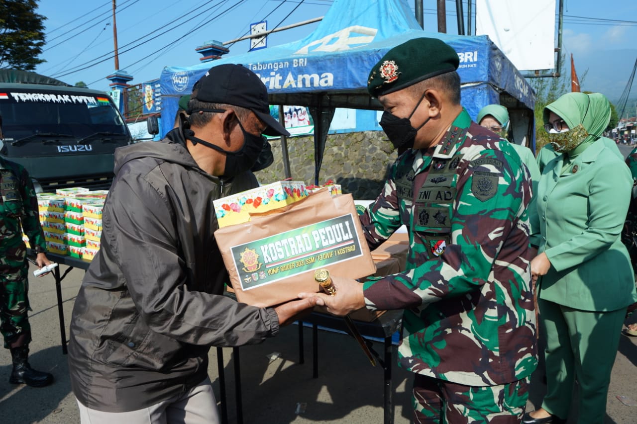 Kostrad Peduli Berbagi Dengan Sesama Saat Pandemi Covid-19