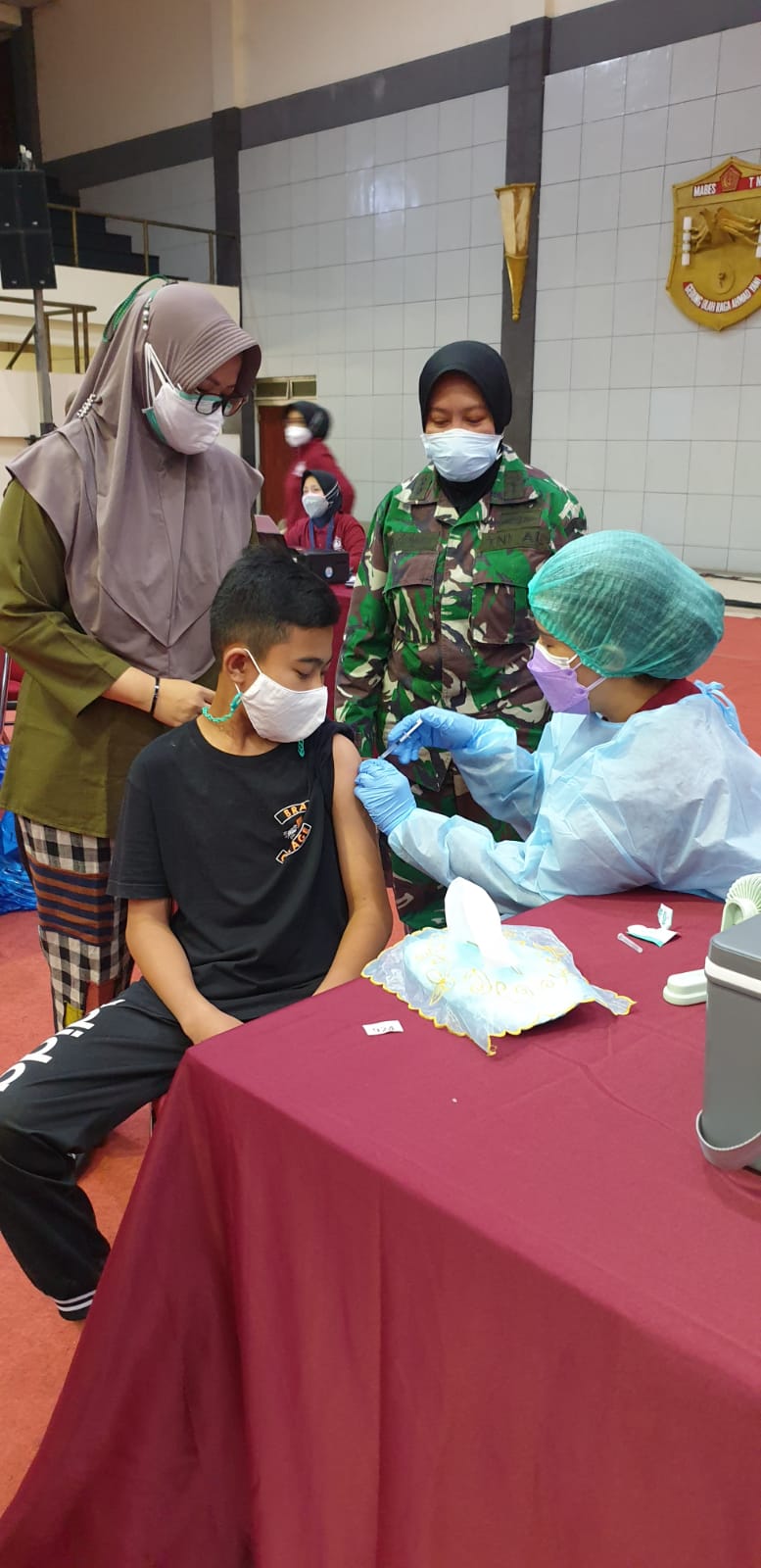 Nakes TNI AL Bantu Kelancaran Vaksinasi Khusus Anak-anak