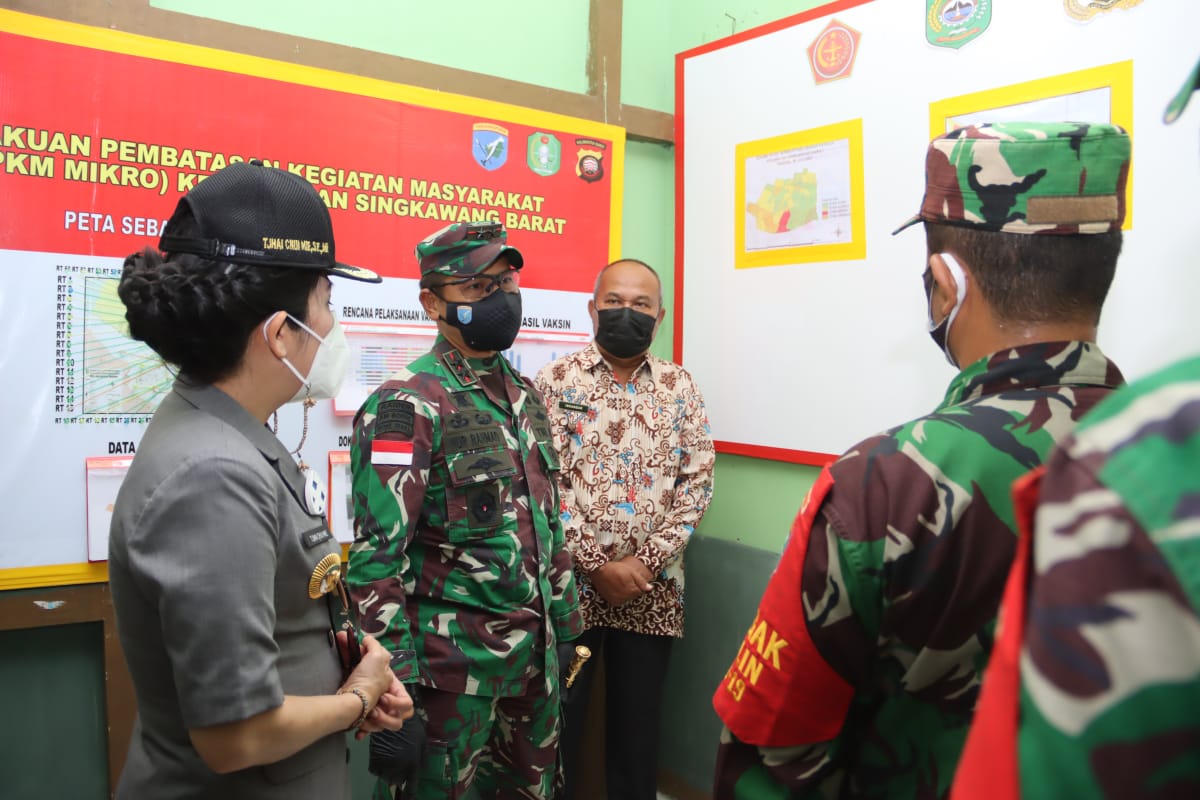 Pangdam XII/Tpr Bersama Walikota Singkawang Tinjau Posko PPKM Skala Mikro di Pasiran