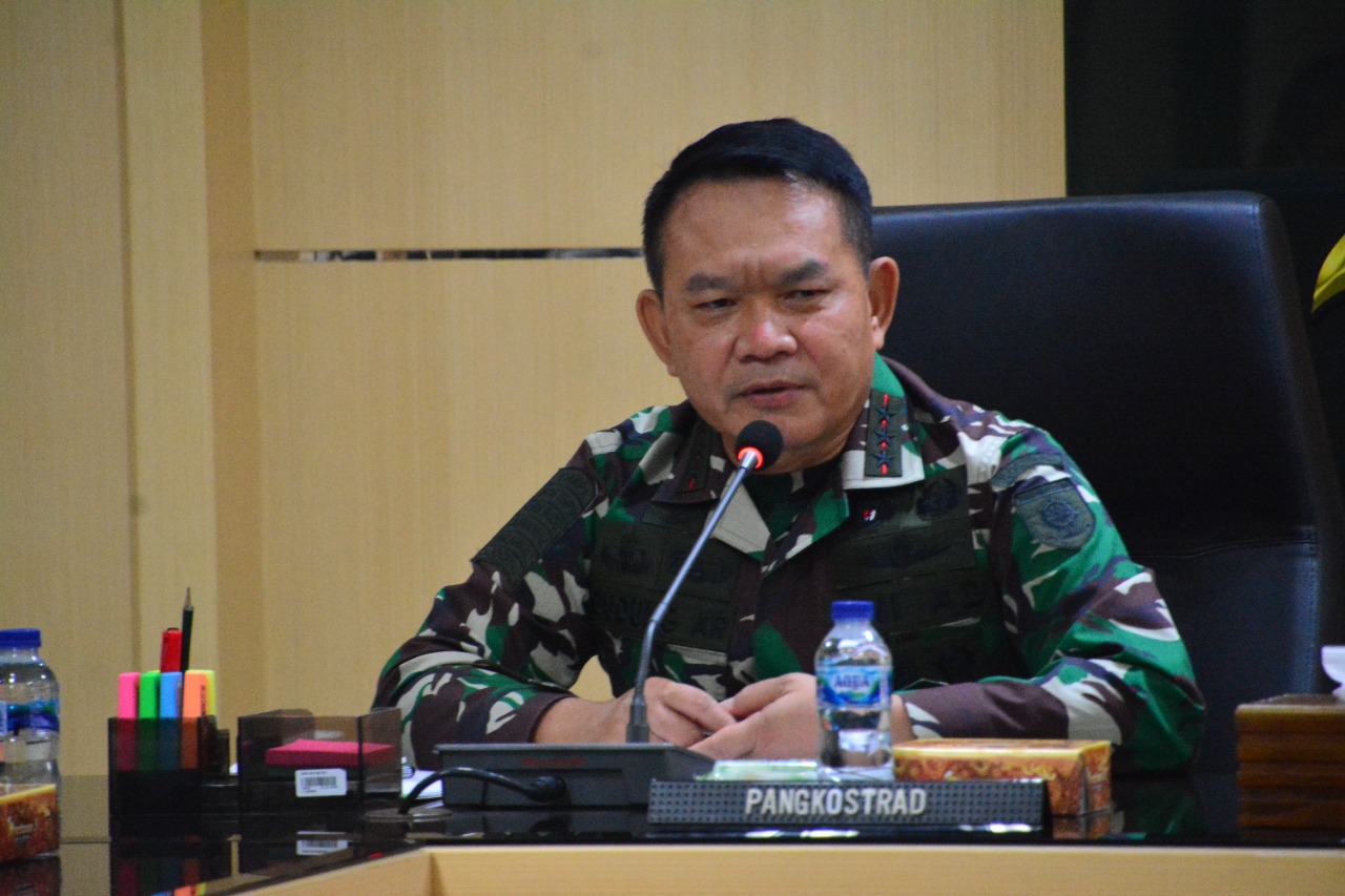 Pangkostrad Terima Kunjungan BEM Universitas