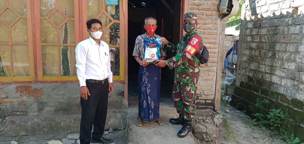 Kodim Bojonegoro Kembali Salurkan Bantuan Beras Untuk Masyarakat Kurang Mampu