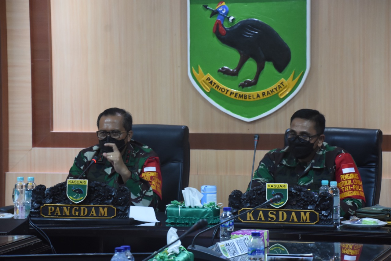 Pangdam XVIII/Kasuari Minta Jajarannya Komunikasi Dengan Tokoh Agama dan Adat