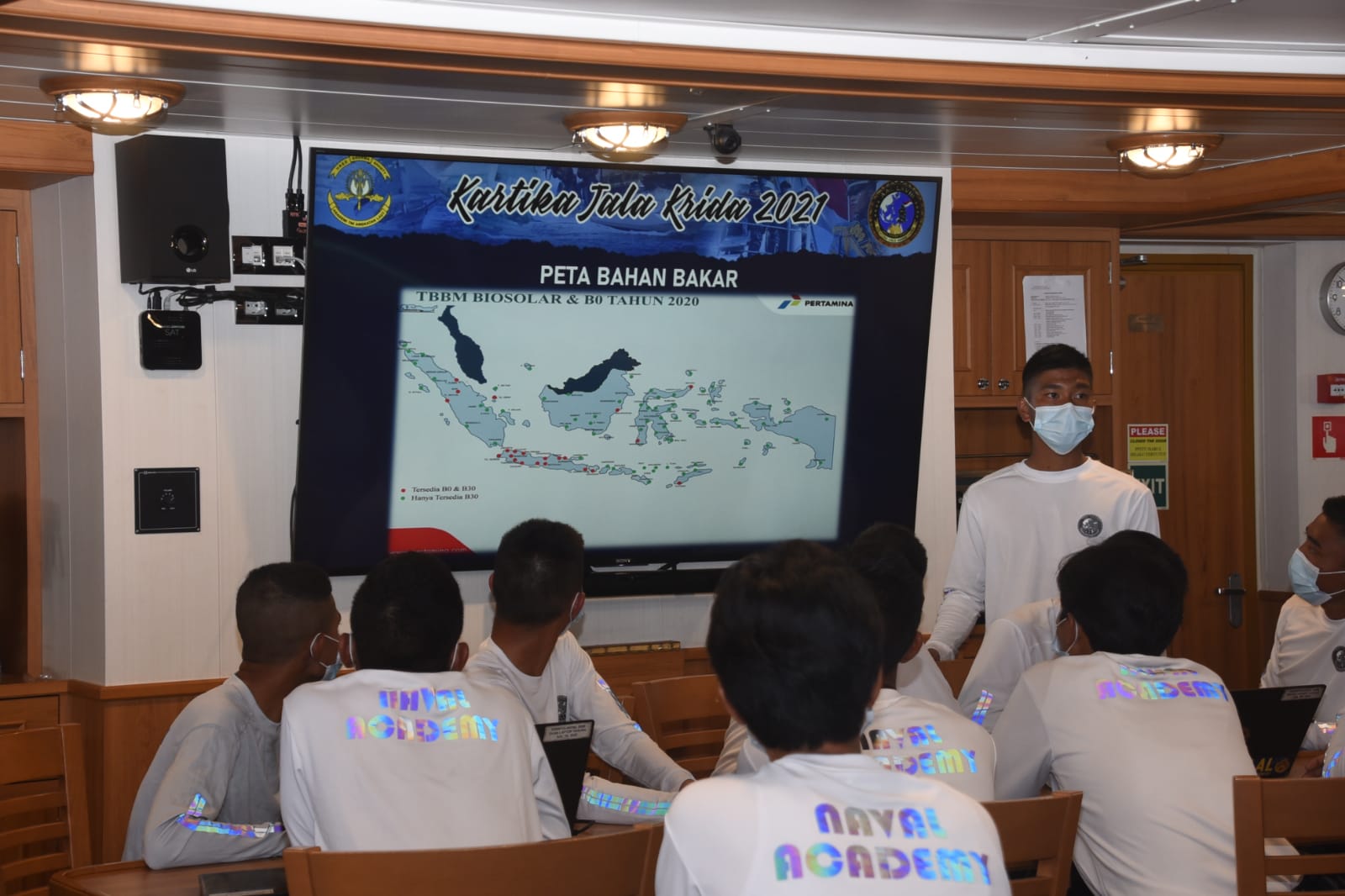 Jelang Sandar di Tual, Taruna AAL Satlat KJK 2021 Paparan Masuk Alur Pelabuhan