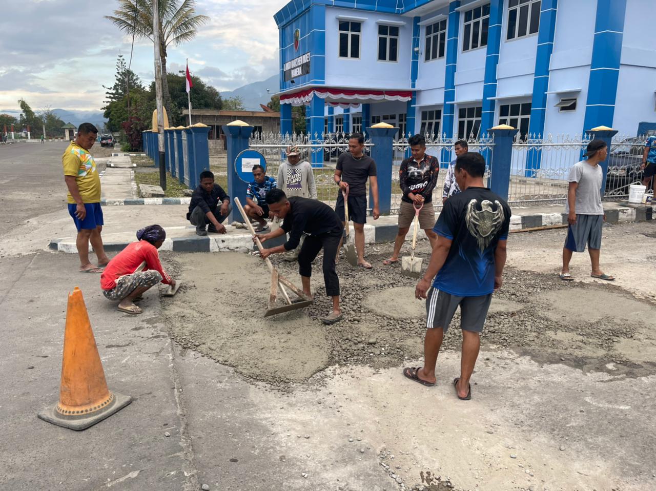 Sambut HUT RI ke 76, Lanud Marthen Indey Wamena Adakan Kerja Bakti