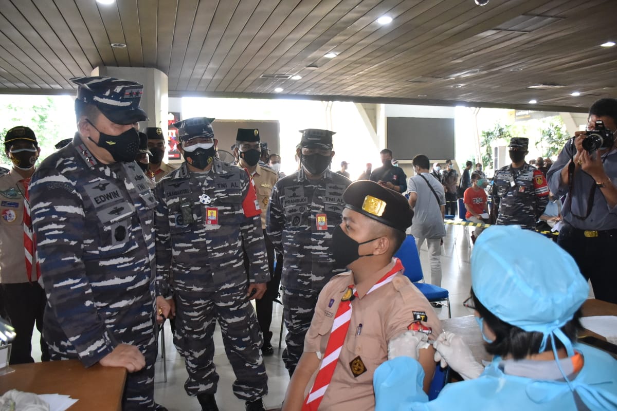 Ribuan Pramuka Se Jawa Timur Antusias Datangi Serbuan Vaksinasi TNI AL Puspenerbal