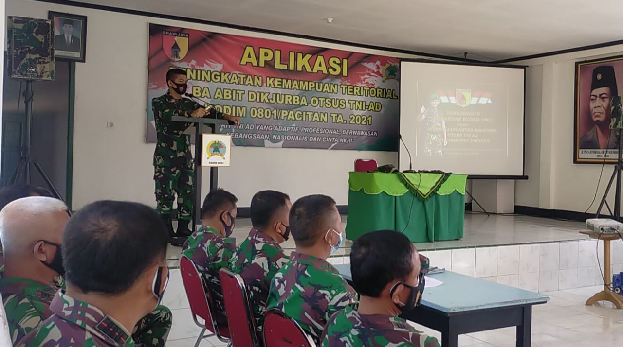 Dandim 0801 Pacitan Beri Jam Komandan Peserta Katpuanter Abit Dikjurba Otsus TNI AD 2021