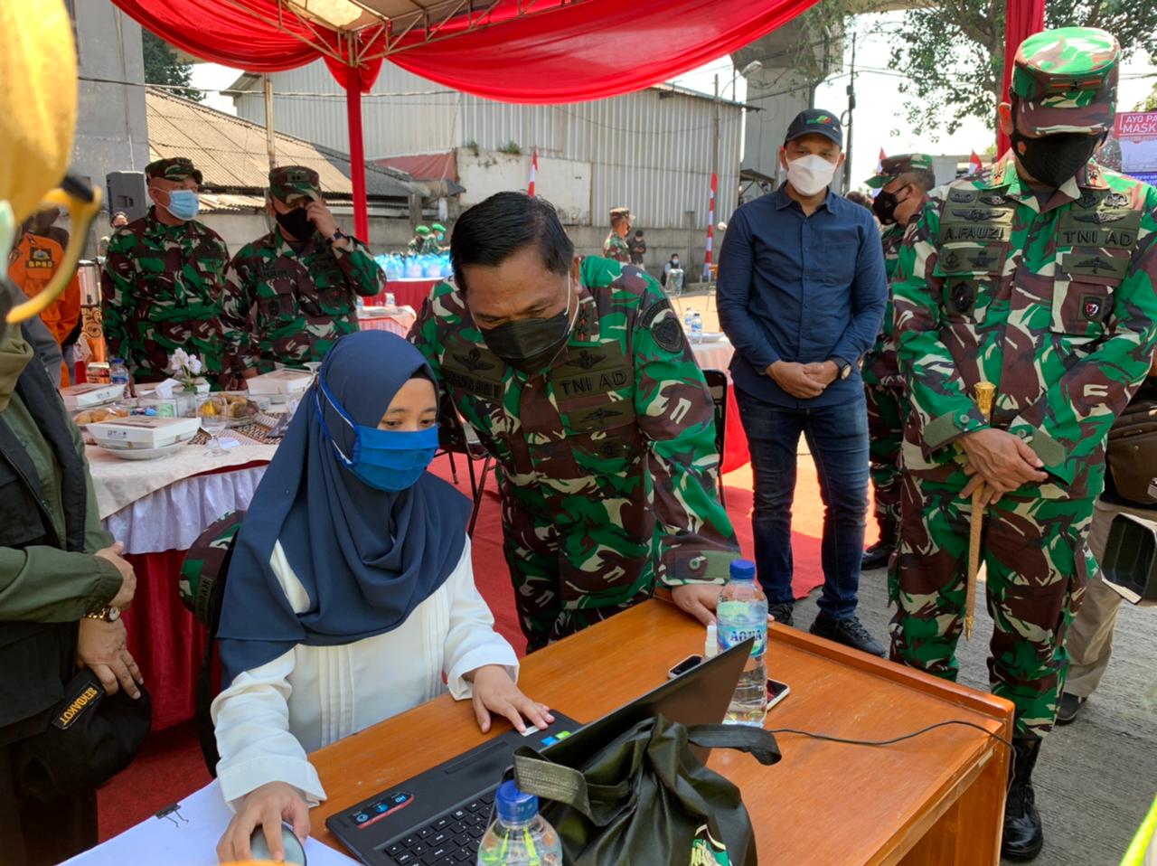 Danrem 061/Sk Dampingi Menhub dan Pangdam III/Slw Tinjau Percepatan Vaksinasi di Bogor