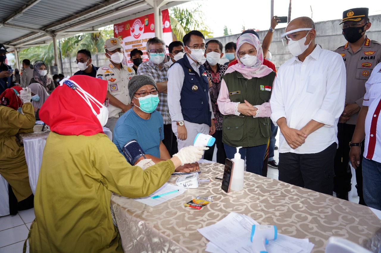 KemenkopUKM dan Papmiso Gelar Vaksinasi Bagi Pedagang Bakso di Bekasi