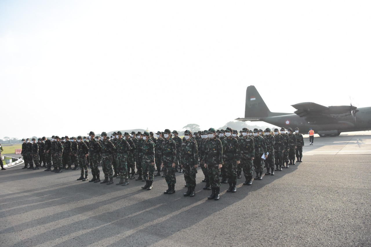 Bantu Penanganan Covid-19, 120 Nakes TNI Diberangkatkan Dengan Pesawat TNI AU