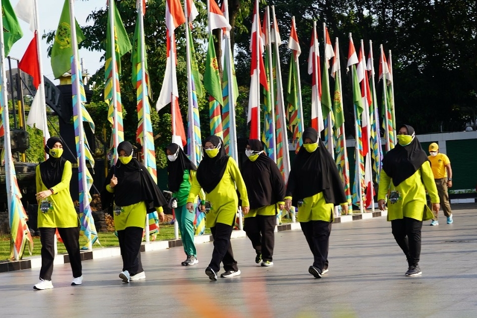 Ketua Persit KCK Gabungan Kostrad Gelar Olahraga Bersama dan Berbagi Kasih