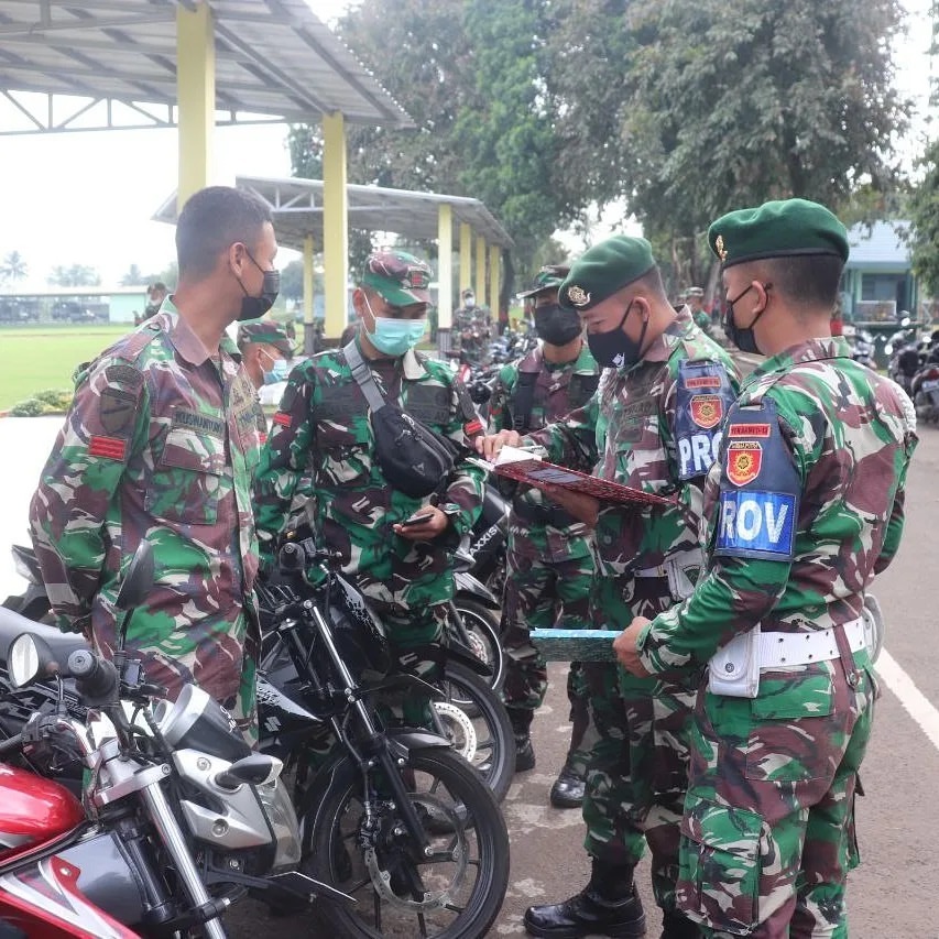 Cegah Pelanggaran, Danyon Armed 13 Kostrad Periksa Kelengkapan Kendaraan Prajurit