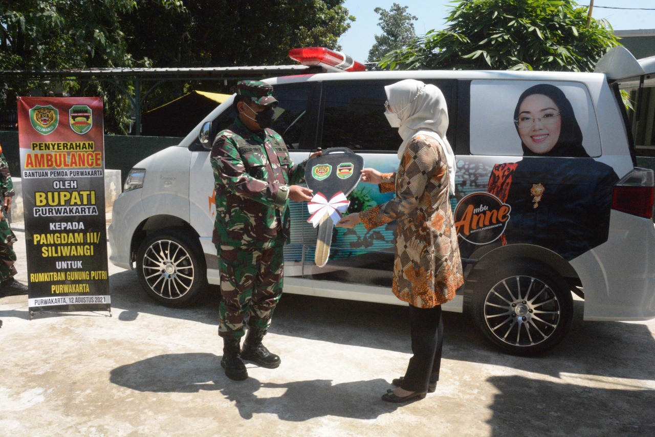 Pangdam III/Slw Tinjau Vaksinasi dan Terima Mobil Ambulance di Purwakarta