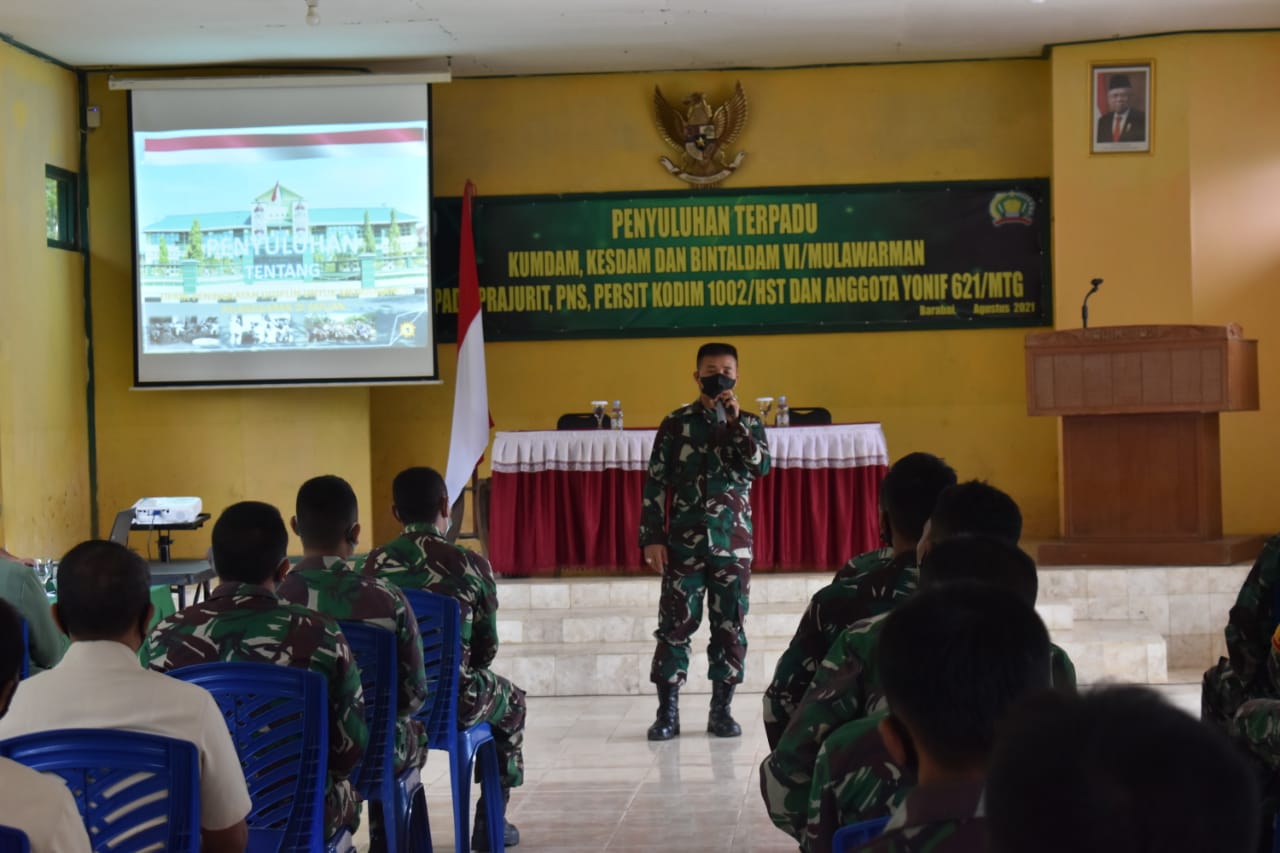 Penyuluhan Terpadu Kepada Prajurit, PNS, Persit Kodim 1002/HST dan Anggota Yonif 621/Mtg