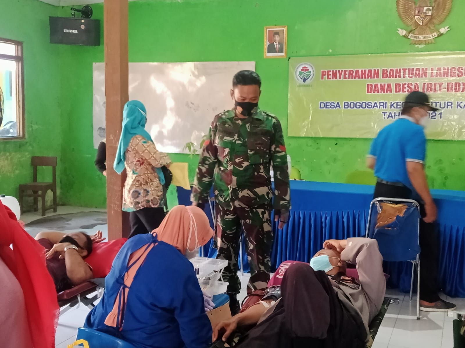 Peduli Sesama, Anggota Koramil 10/Guntur Ikuti Donor Darah