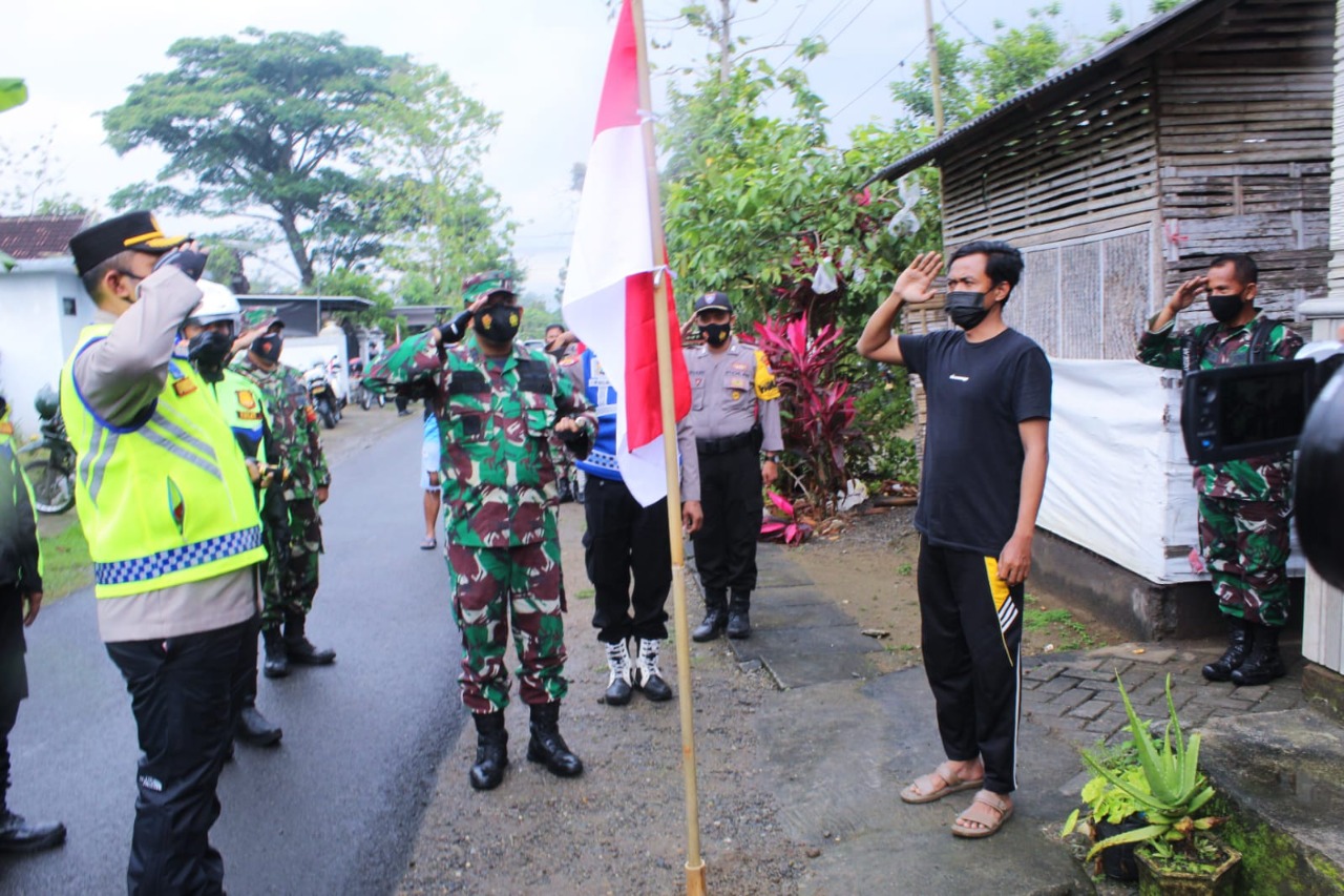 Meriahkan HUT RI Ke-76 Tahun, Dandim 0806/Trenggalek Ajak Masyarakat Kibarkan Bendera Merah Putih