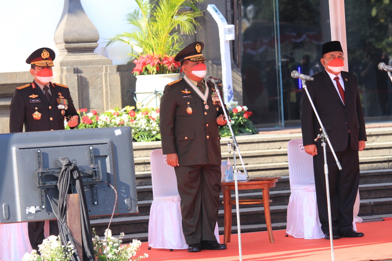 Pangdam III/Slw Hadiri Upacara Peringatan HUT Ke-76 RI di Gedung Sate