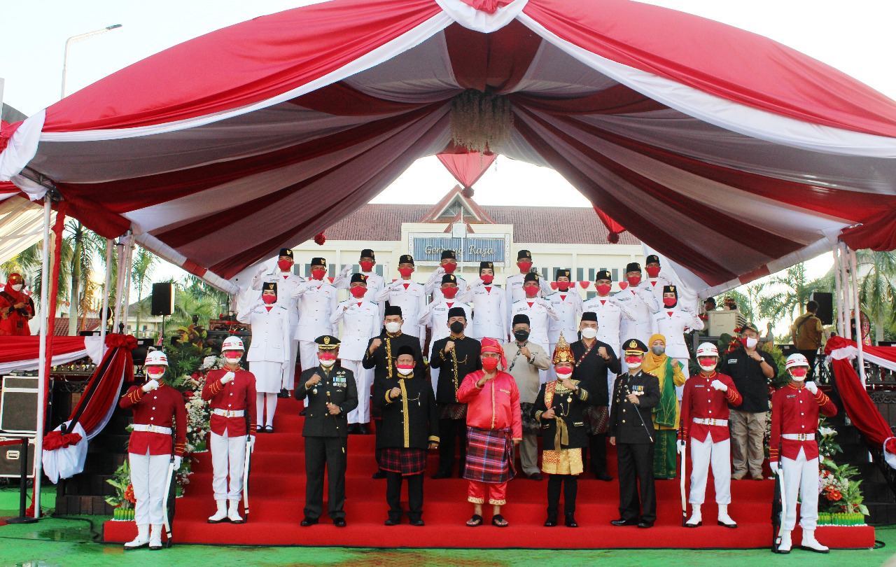 Dandim Kukar hadiri Upacara Penurunan Bendera Merah Putih HUT RI ke-76