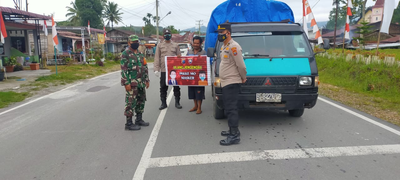 Sadarkan Warga Pentingnya Prokes, Koramil 07/Salak Gelar Ops Yustisi