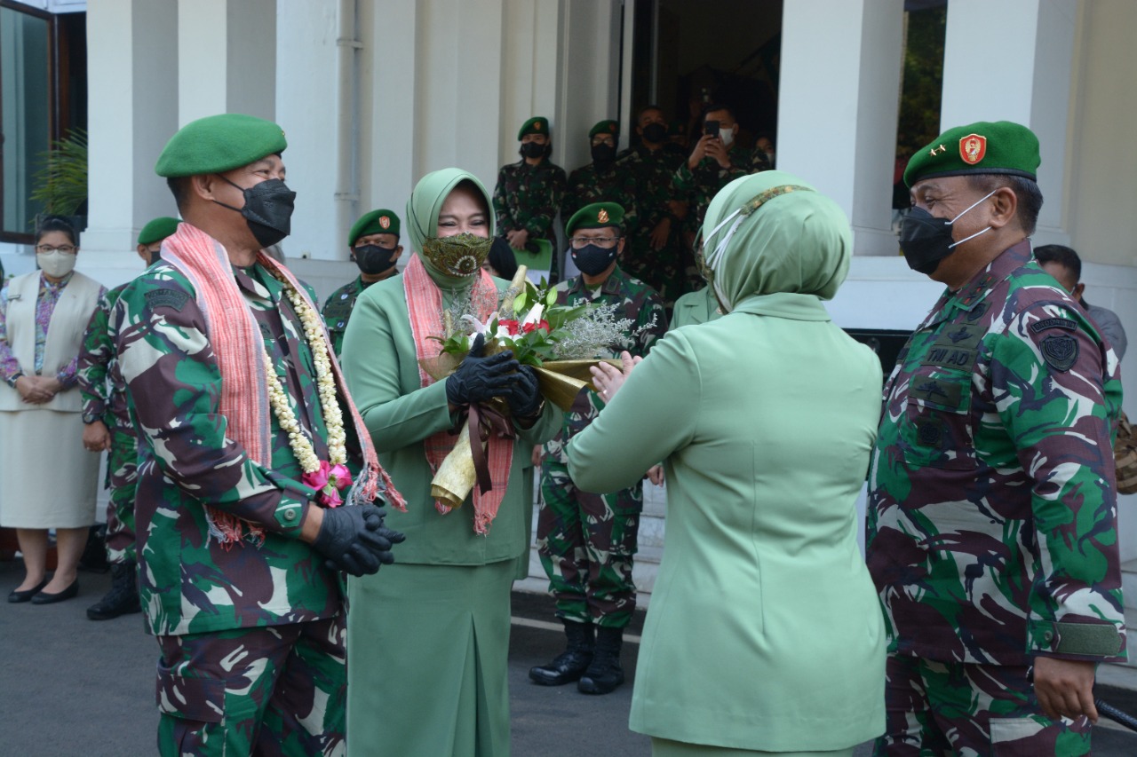 Kodam III/Siliwangi Gelar Tradisi Sambut Pangdam Baru