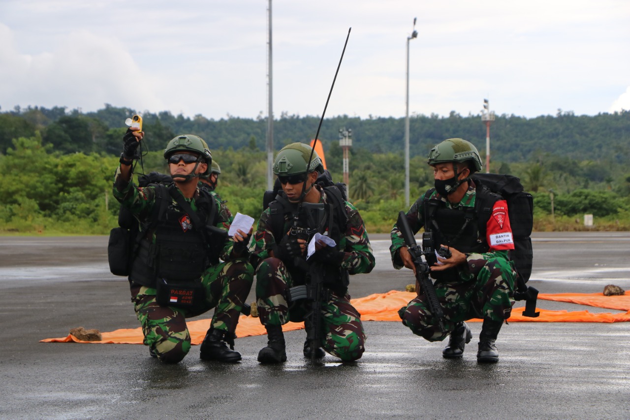 Manuver Lapangan Latihan Antar Satuan Koopsau III Kasuari Perkasa Tahun 2021