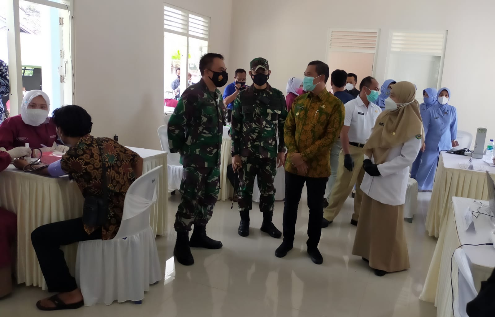 Dandim 0801 Pacitan Bersama Unsur Forkopimda Hadiri Vaksinasi dan Baksos TNI AU