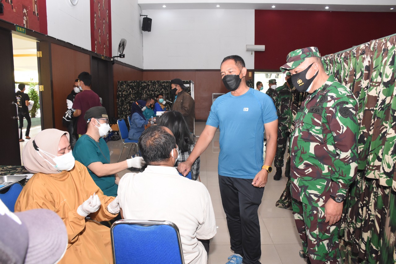 Pangdam III/Siliwangi Tinjau Sentra Vaksinasi Covid-19 Di Wilayah Kota Cimahi