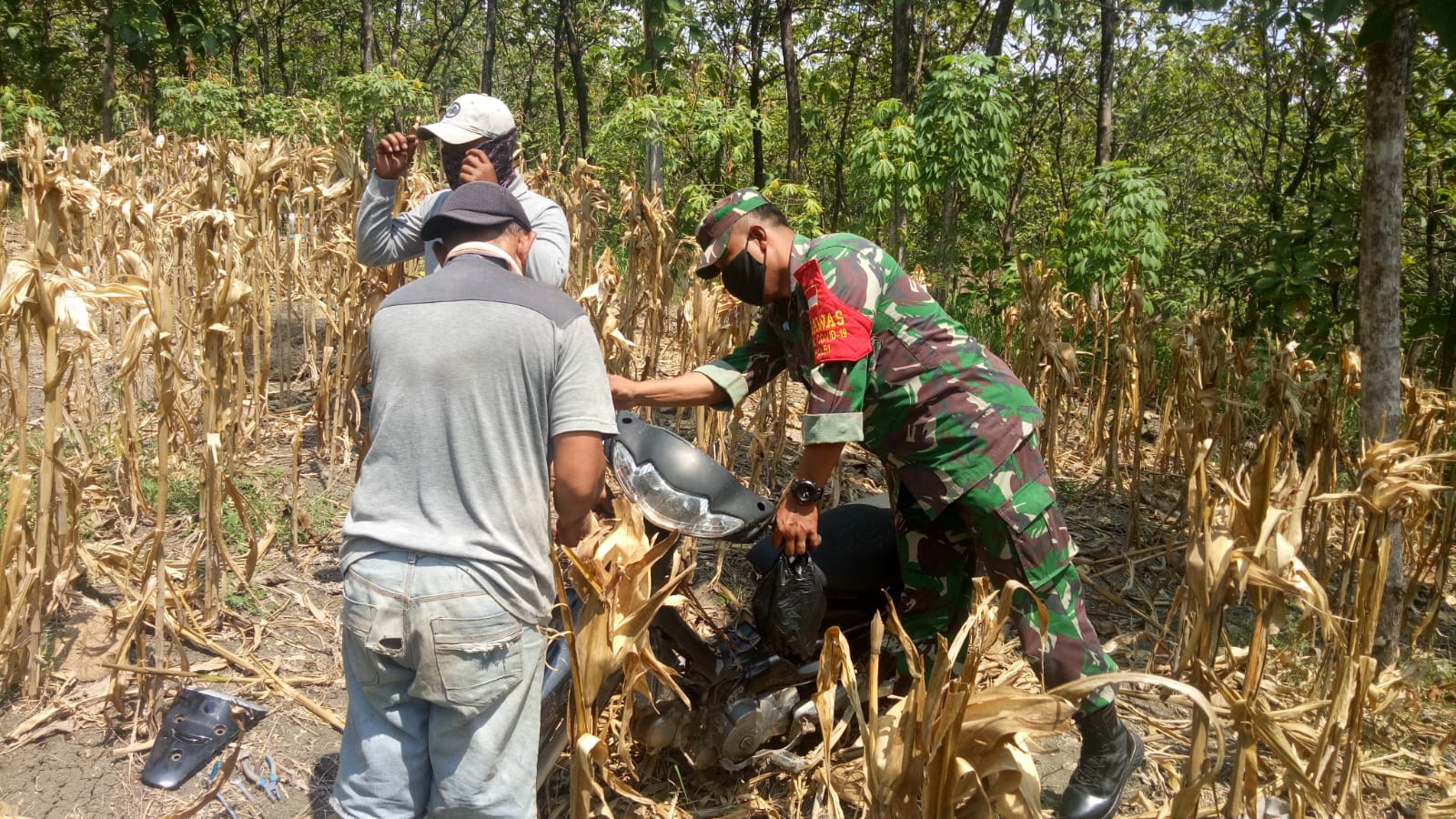 Patroli Hutan, Babinsa Jragung Bersama Tim Temukan 1 Unit Motor