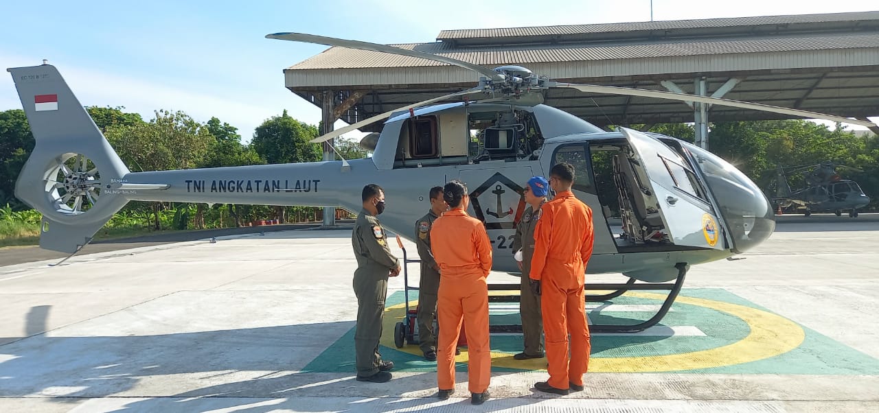 Empat Siswa Penerbang TNI AL Latihan Terbang dengan EC-120 Colibri