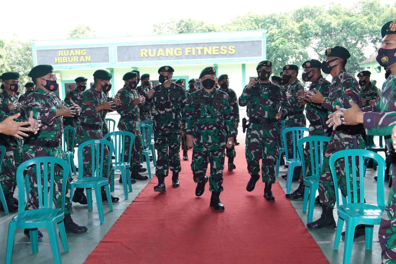 Prajurit dan Persit Yonif Raider 509 Kostrad Terima Pengarahan Pangkostrad