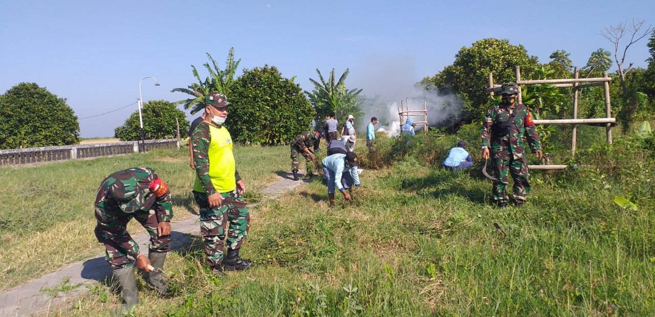 Karya Bakti Koramil 06/Wedung Bangun Kebersamaan dan Gotong Royong Masyarakat