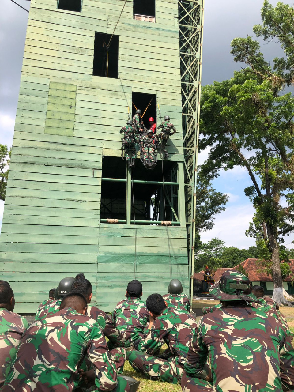 Prajurit Raider 509 Kostrad Laksanakan Latihan Pendaki Serbu