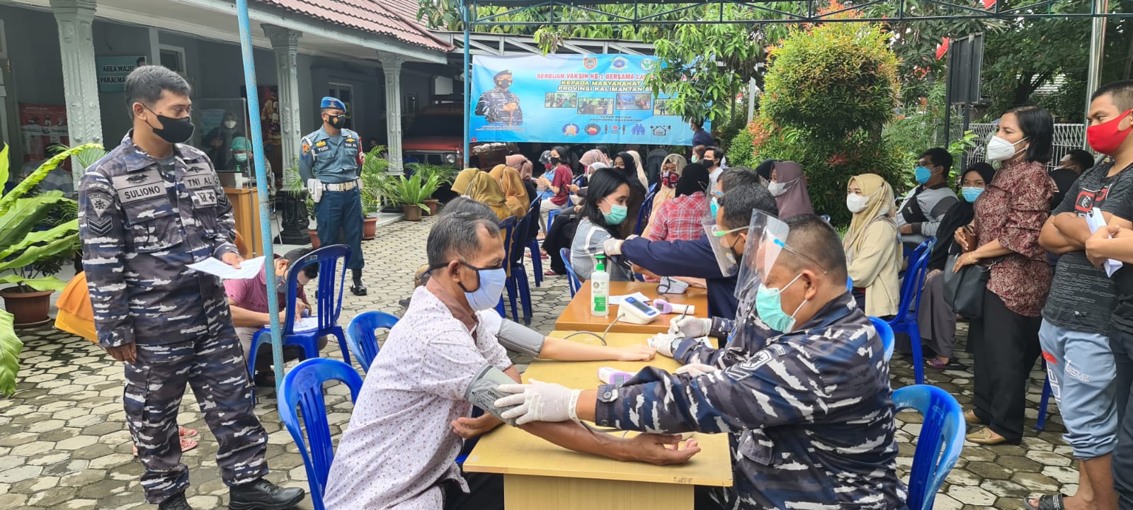 Ciptakan Herd Immunity, Lanal Banjarmasin Gelar Vaksinasi 182 Warga Pesisir Kalsel