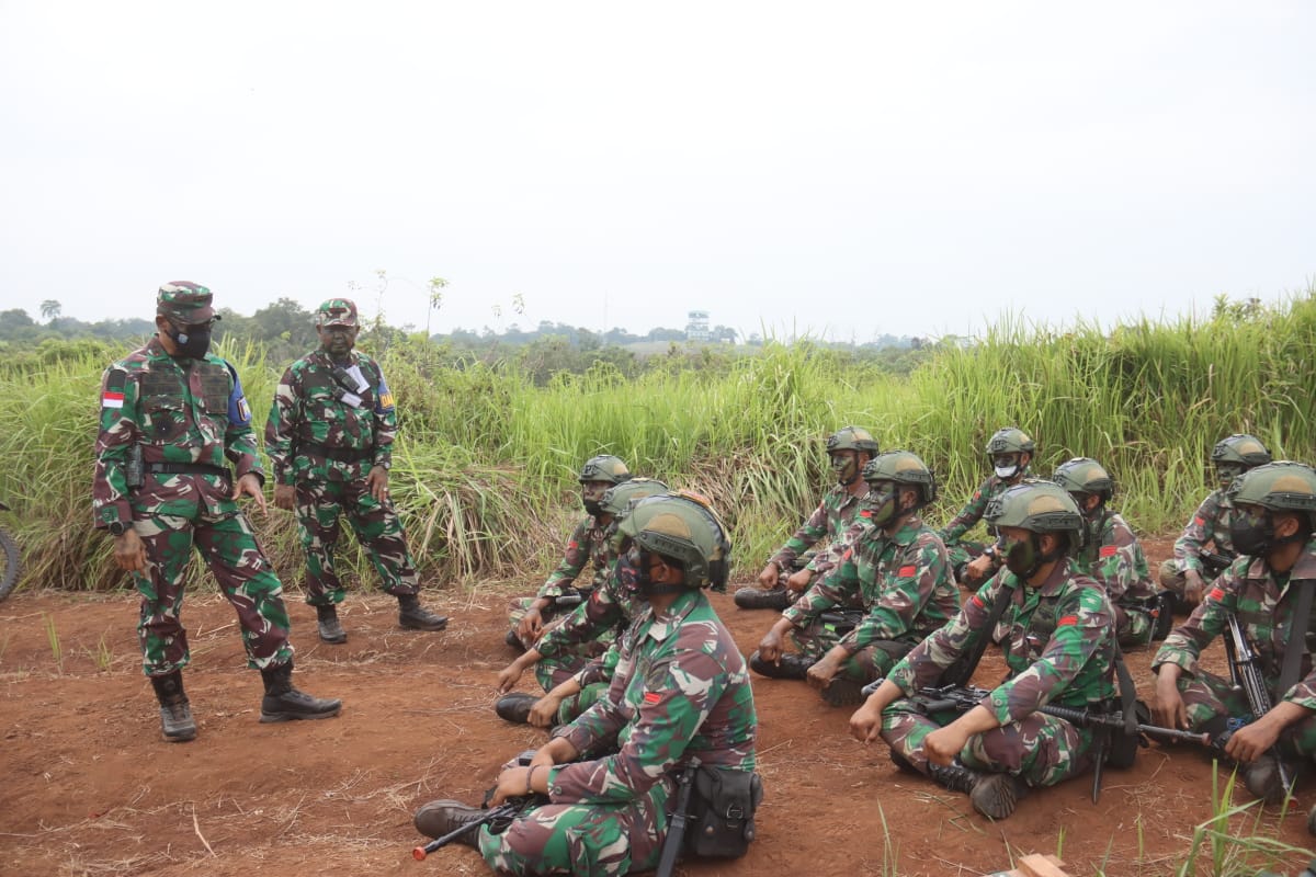 Persiapan Puncak Latihan YTP Yonif R 641/Bru, Pangdam XII/Tpr dan Danpuslatpur Tinjau Daerah Latihan Dengan Helikopter