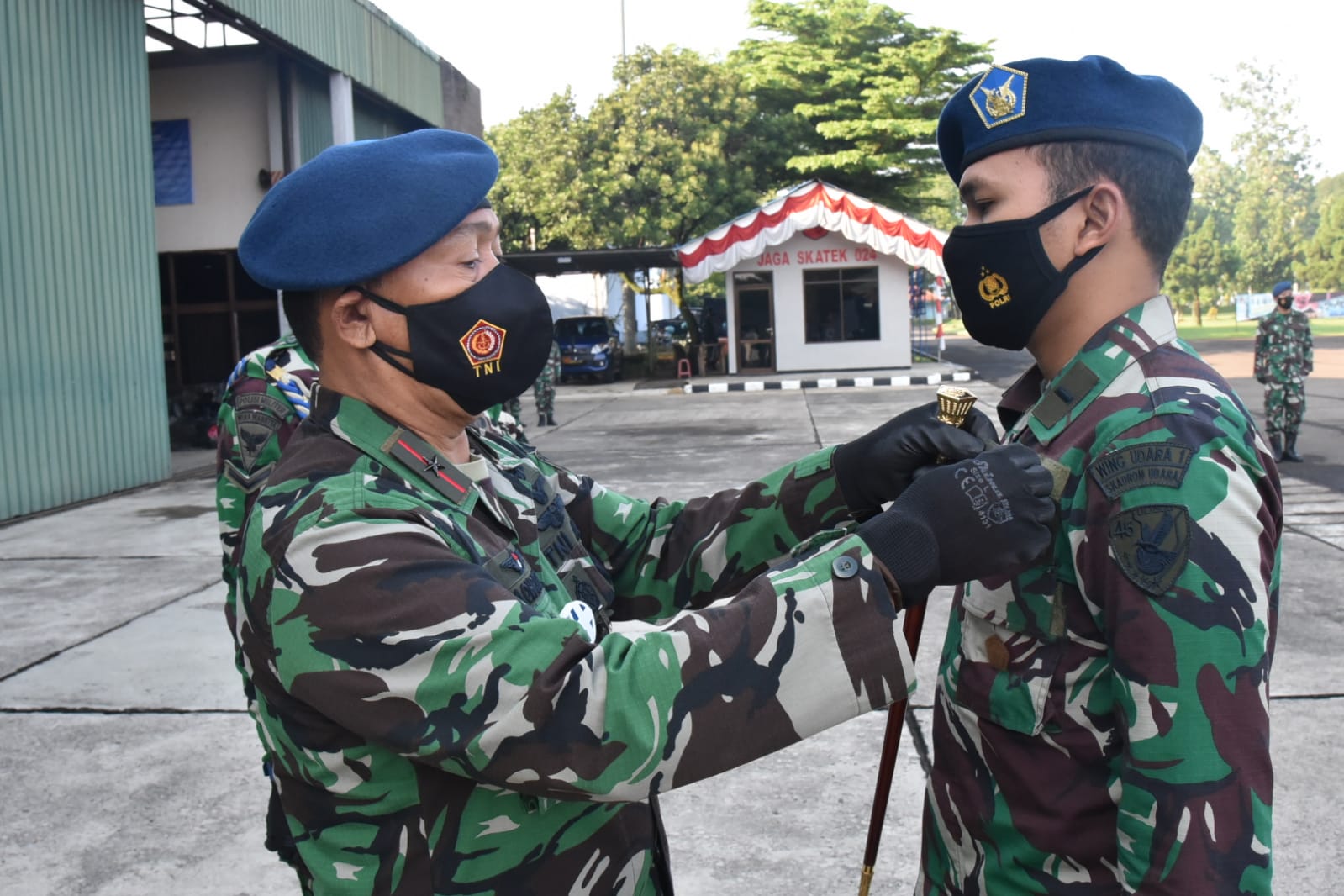 Danlanud Atang Sendjaja Tutup Pendidikan Kualifikasi Khusus Juru Montir Udara NAS 332 Super Puma, TA 2021