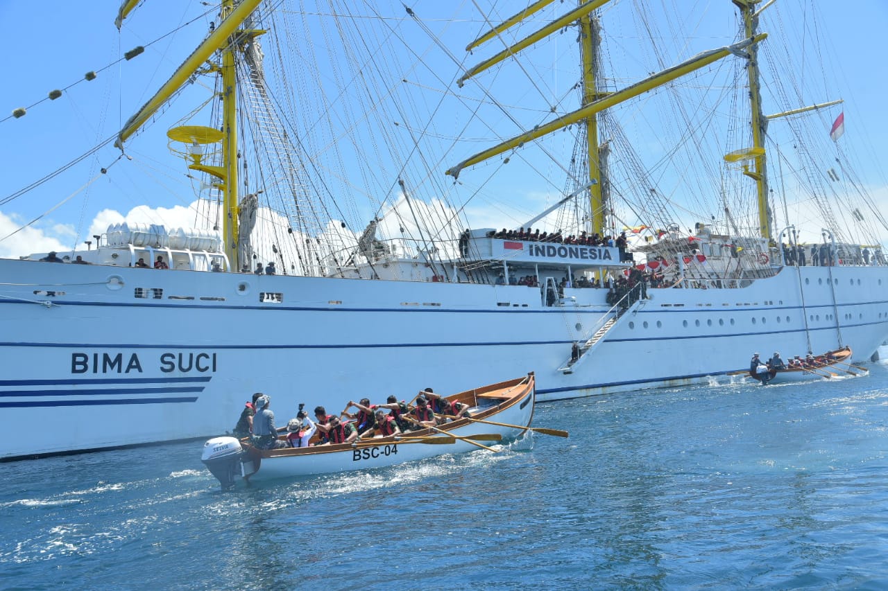 Komandan Satgas KJK 2021 Gelar Lomba Dayung di Perairan Raja Ampat