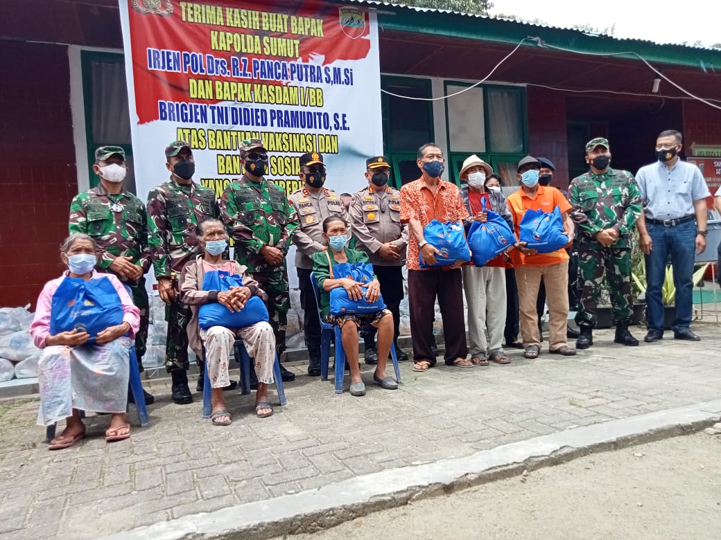 Danrem 023/KS Dampingi Kapoldasu dan Kasdam I/BB Tinjau Vaksinasi Massal di Pulau Samosir