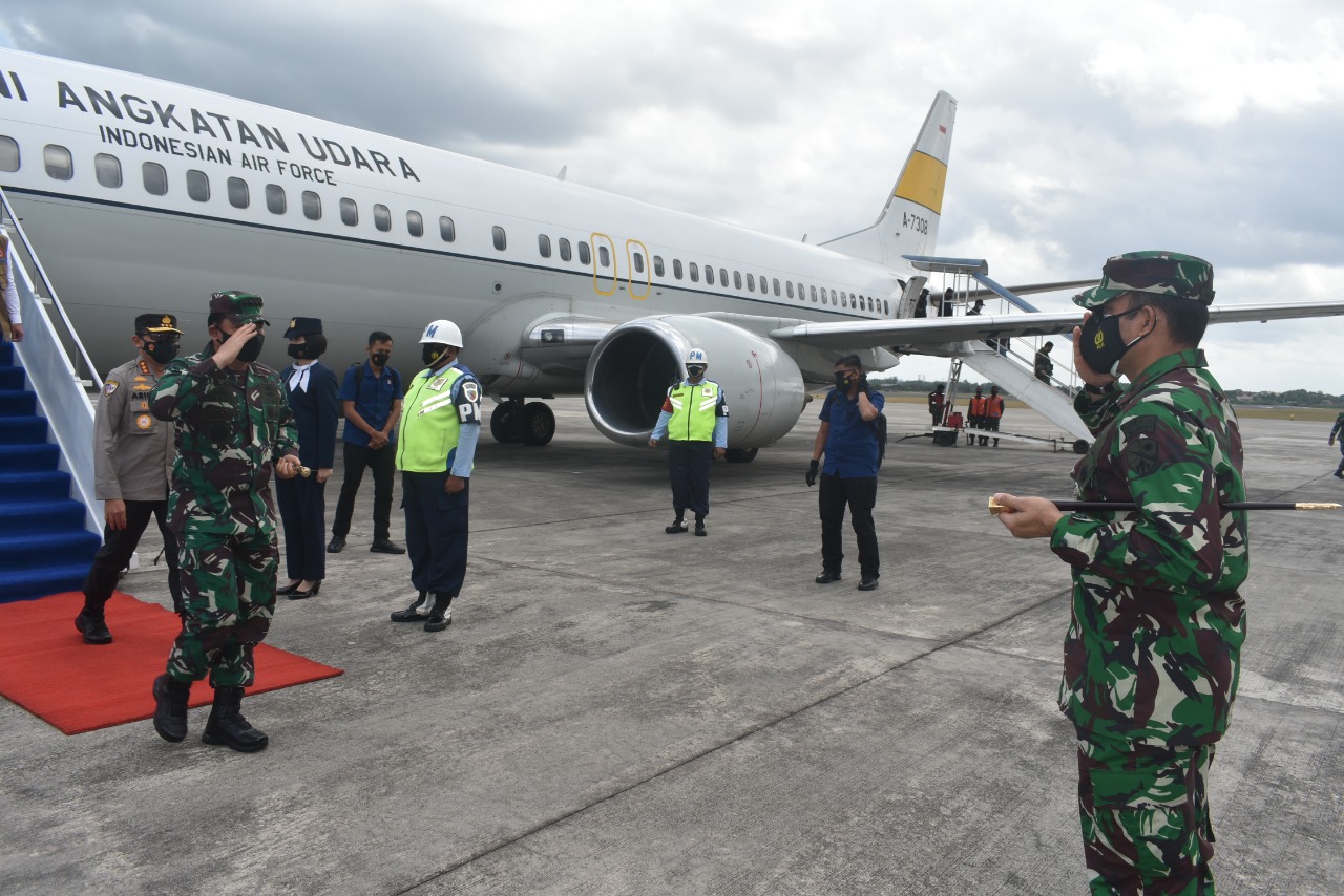 Danlanud Adisutjipto Sambut Kedatangan Kunjungan Kerja Panglima TNI di Yogyakarta