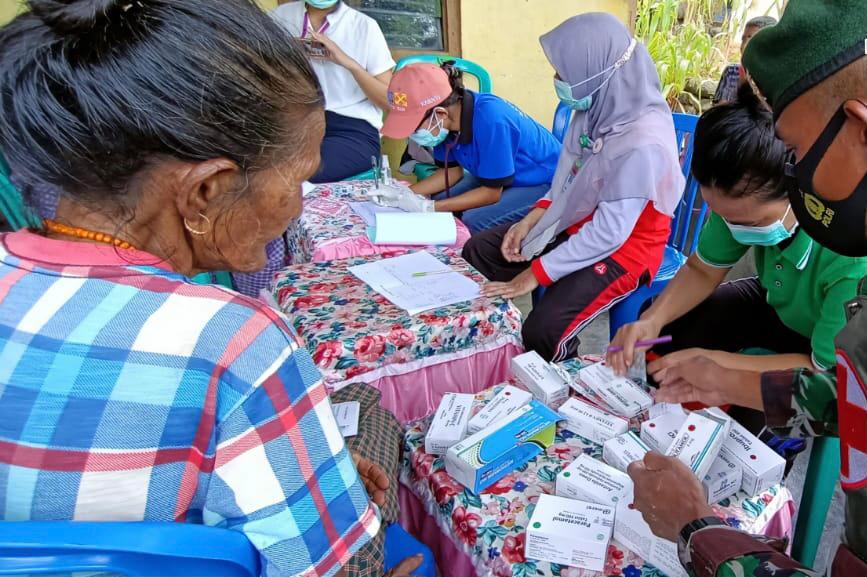 Jaga Kondisi Kesehatan Lansia di Perbatasan, Satgas Pamtas Yonarmed 6/3 Kostrad Adakan Kegiatan Bina Lansia