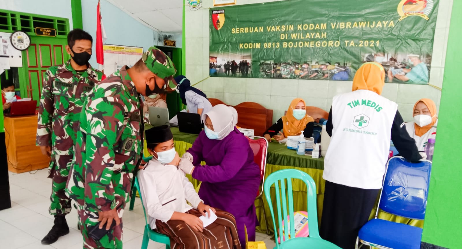 Ratusan Santri Ponpes Miftahul Ulum Sukorejo Tambakrejo Ikuti Vaksinasi Kodim Bojonegoro