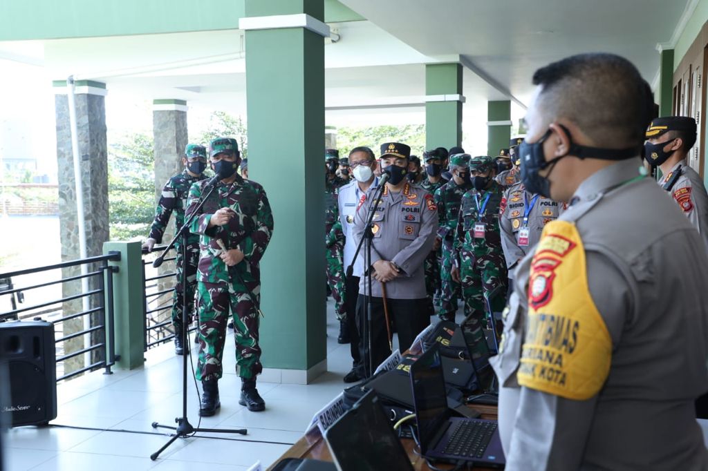 Panglima TNI : Sinergi TNI-Polri dan Instansi Terkait Guna Mengubah Pandemi Menjadi Endemi