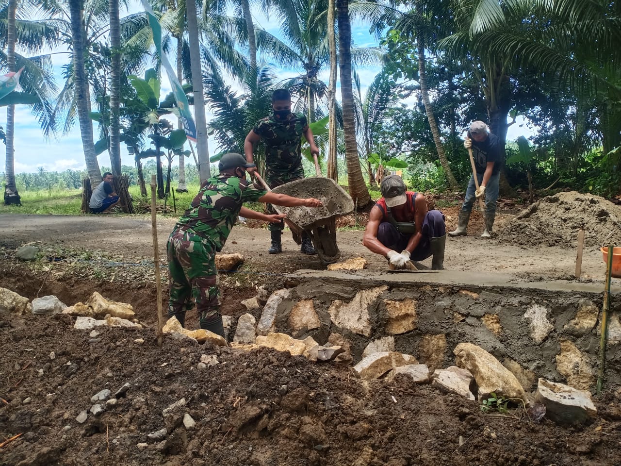 Pembuatan Siring/Pondasi Perbaikan Mutu Jalan Terus Berlanjut