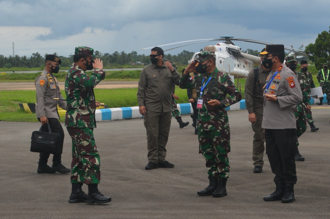 Pangdam XII/Tpr Sambut Kedatangan Panglima TNI dan Kapolri di Bumi Khatulistiwa