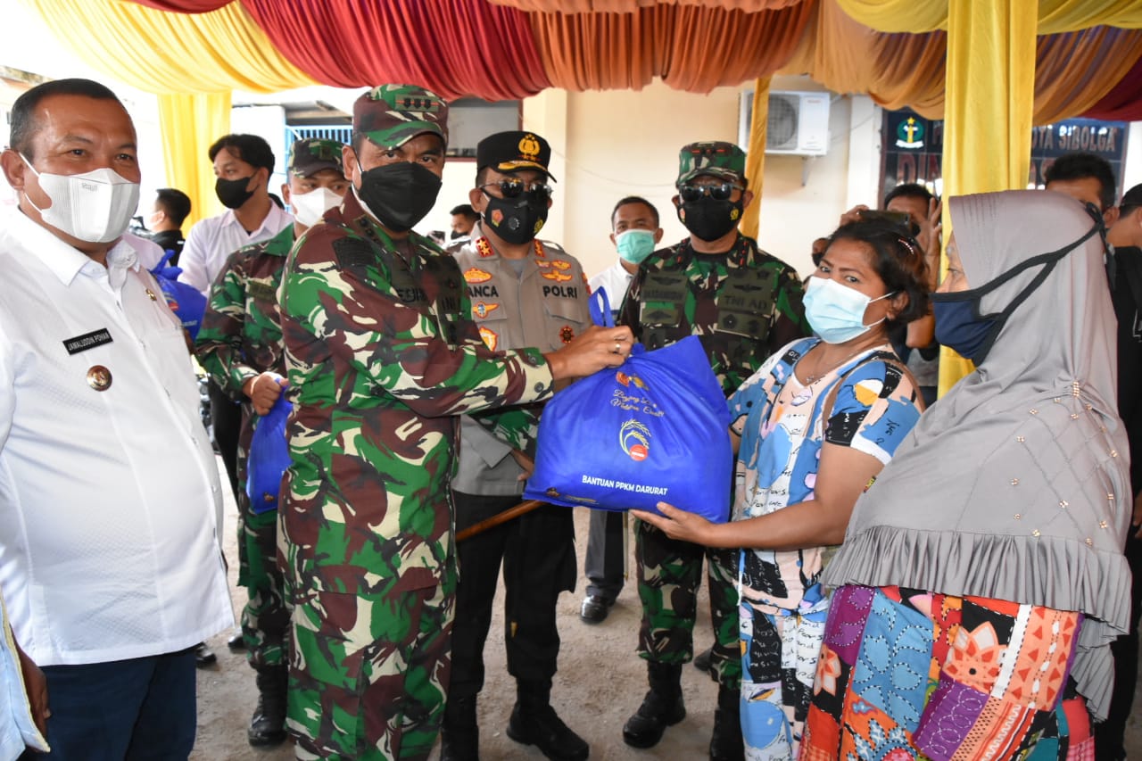 Pangdam I/BB, Kapoldasu dan Danrem 023/KS Tinjau Vaksinasi Massal di Kota Sibolga